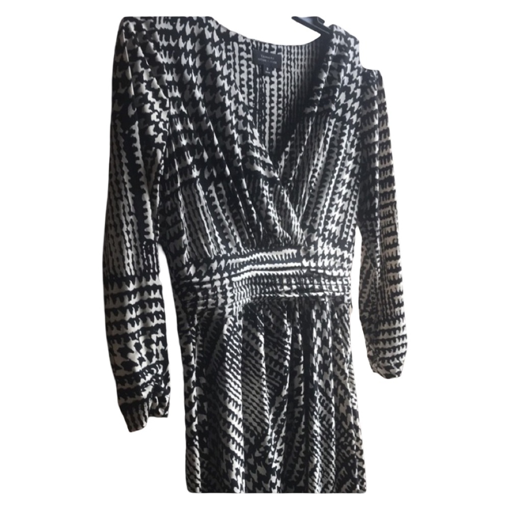 TAHARI  DRESS -  EUC size 2